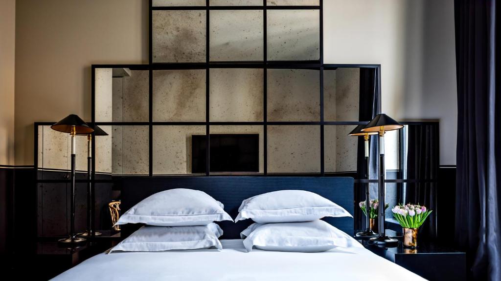 Executive Double Room with Balcony - Image 2