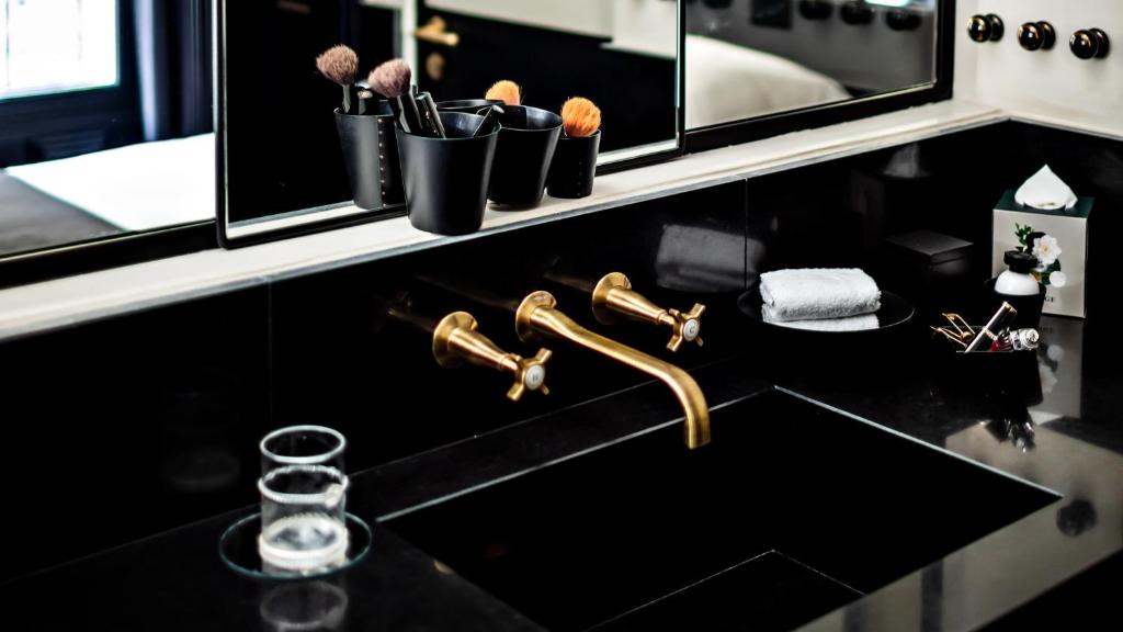 Executive Double Room - Image 3