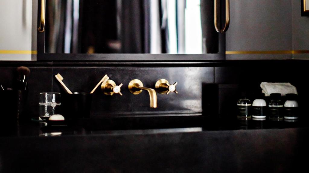 Executive Double Room - Image 9