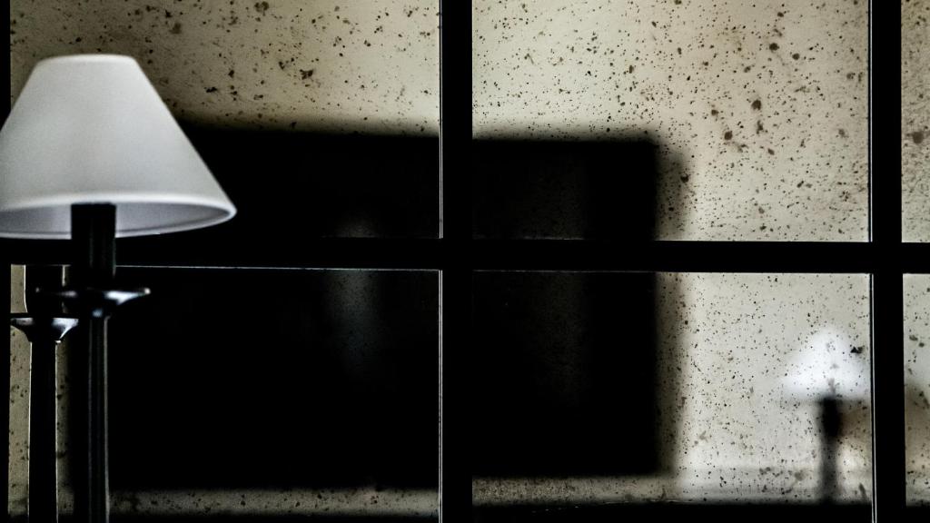 Two Connecting Rooms - Image 4