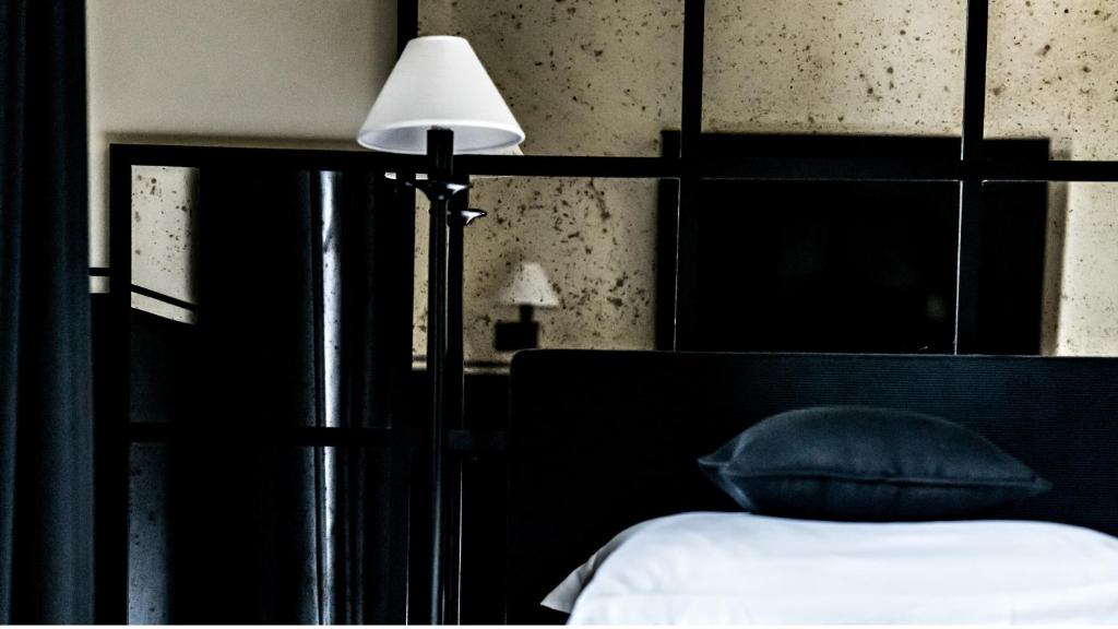 Two Connecting Rooms - Image 5