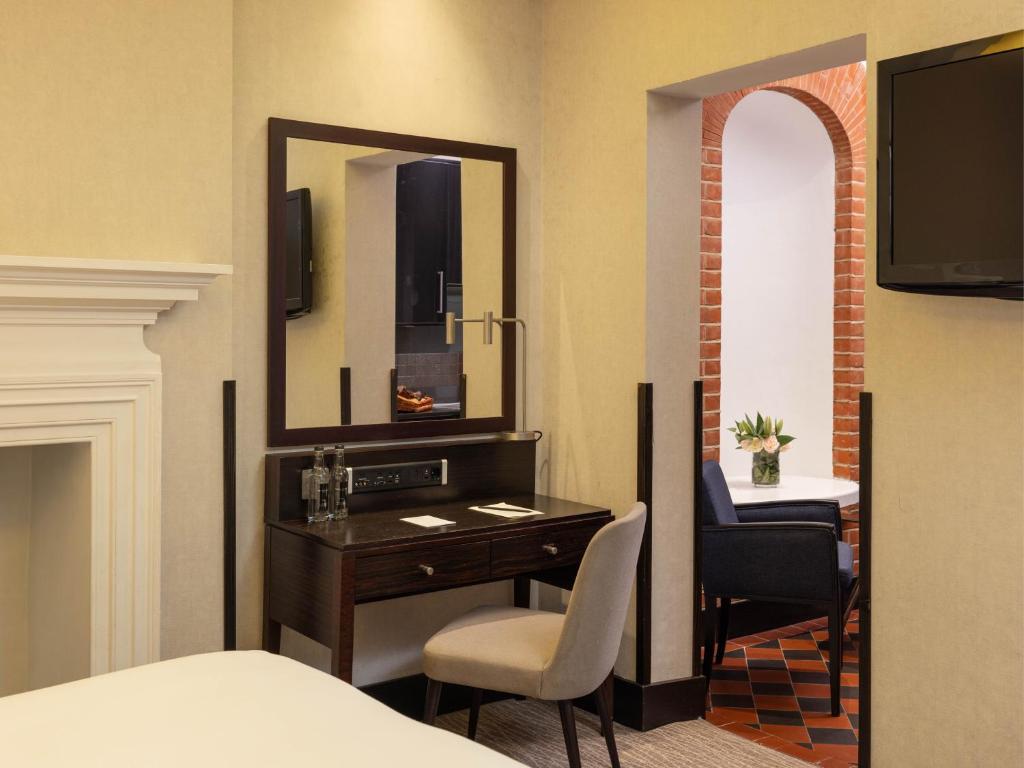 Studio (2 Adults) - Image 10