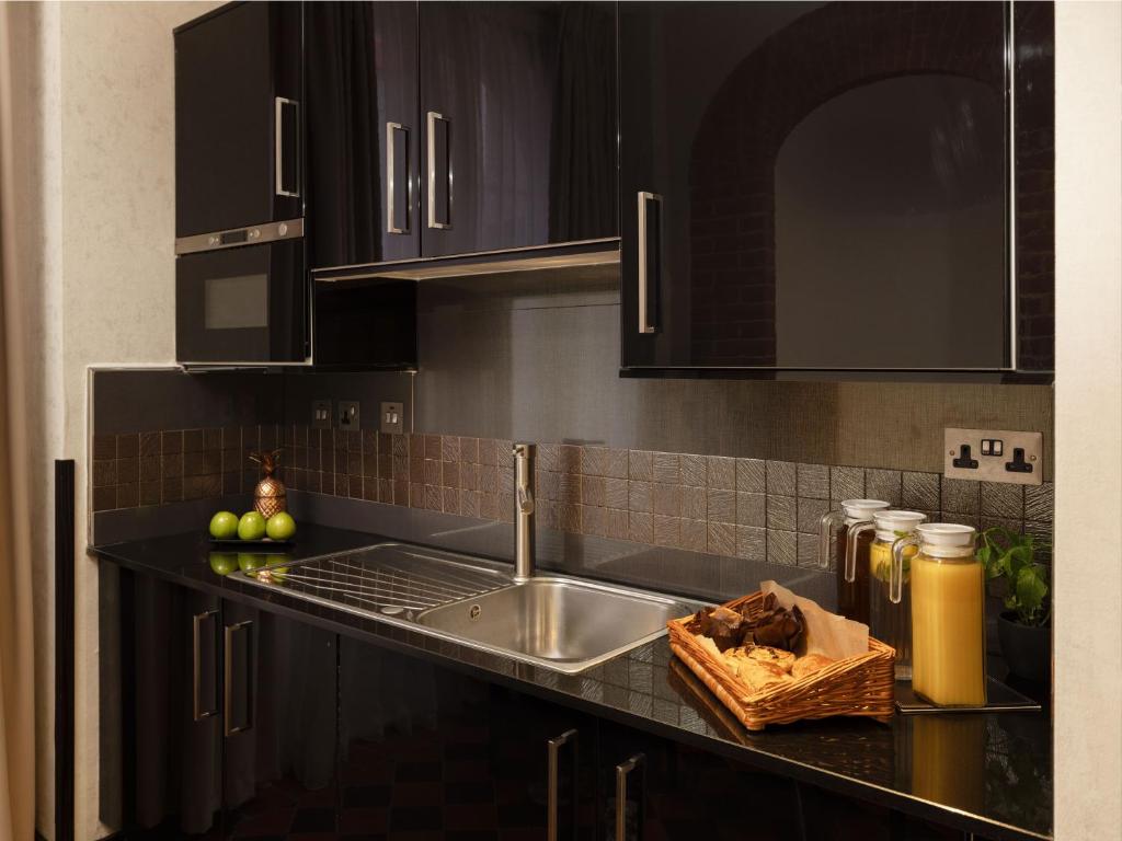 Studio (2 Adults) - Image 9