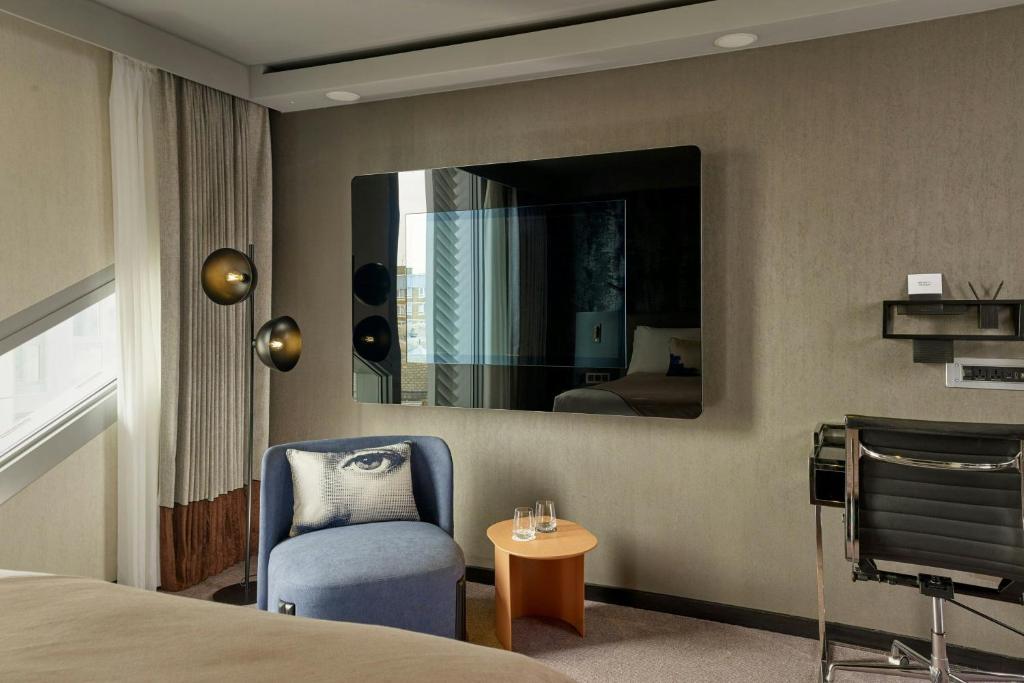 Feeling Superior, Guest room, King, City view - Image 4