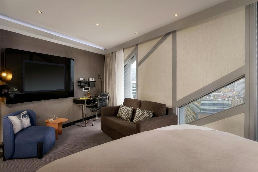 Junior Suite Dreams, Junior Suite, 1 King, Sofa bed - Image 3