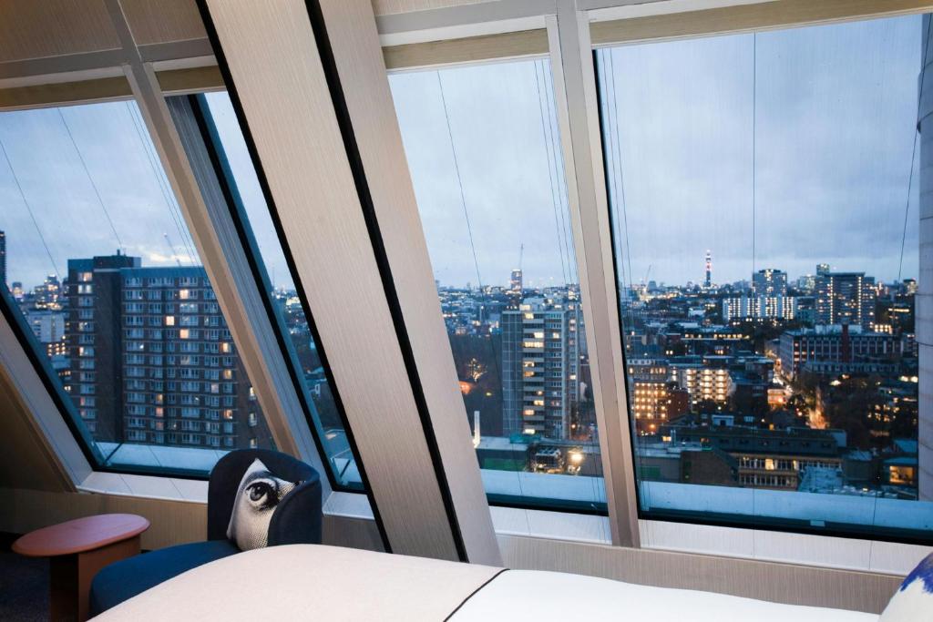 Sky High Double, Guest room, King or Queen, Skyline view - Image 3