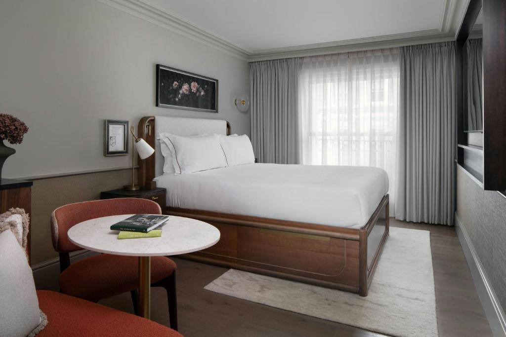 Atelier Double Room - Image 1