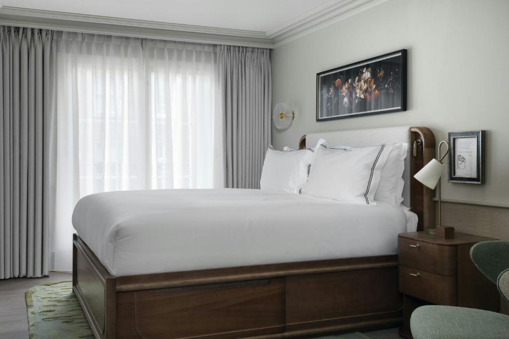 Marquis King Suite - Image 1