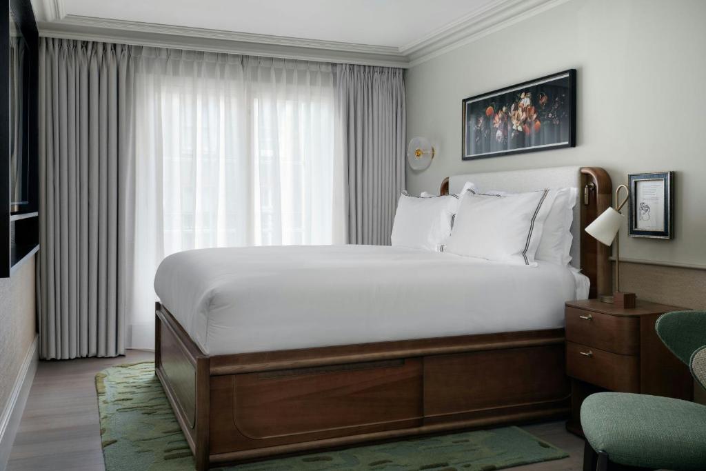 Salon King Room - Image 1