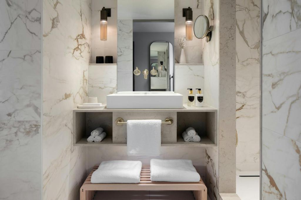 Salon King Room - Image 2