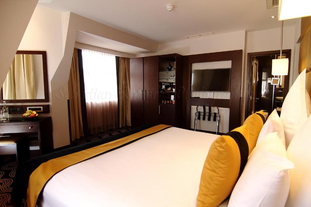 Club Double Room - Image 4