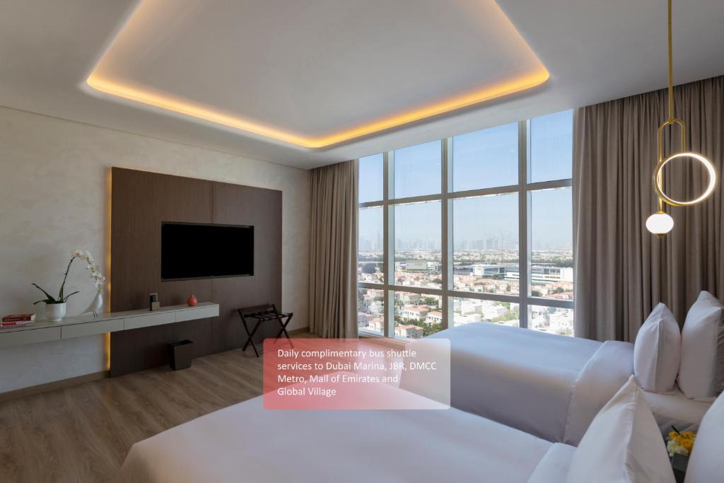 Deluxe Twin Room with Panoramic City View - Image 9