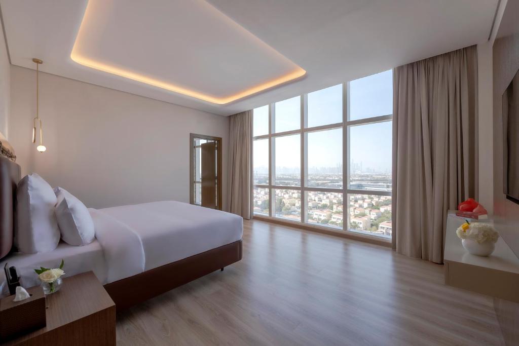 Superior King Room with City View - Image 2