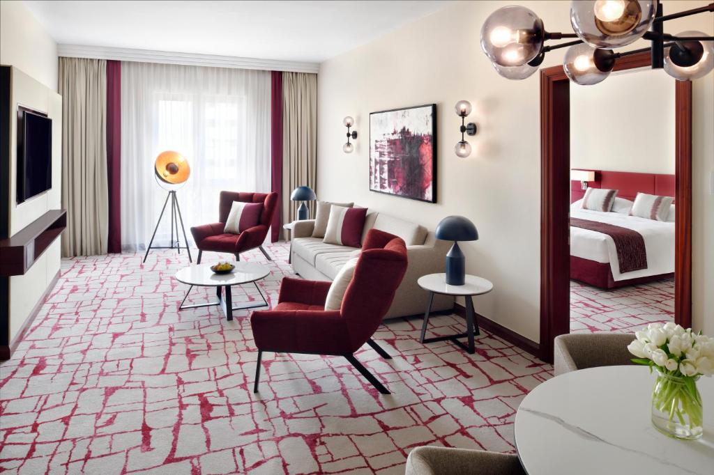 Deluxe Suite - Image 2
