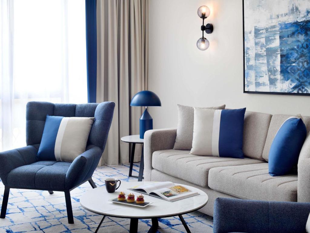 Deluxe Suite - Image 9