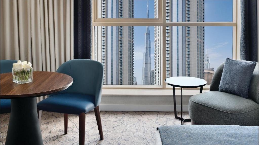 Deluxe King Room - Image 4