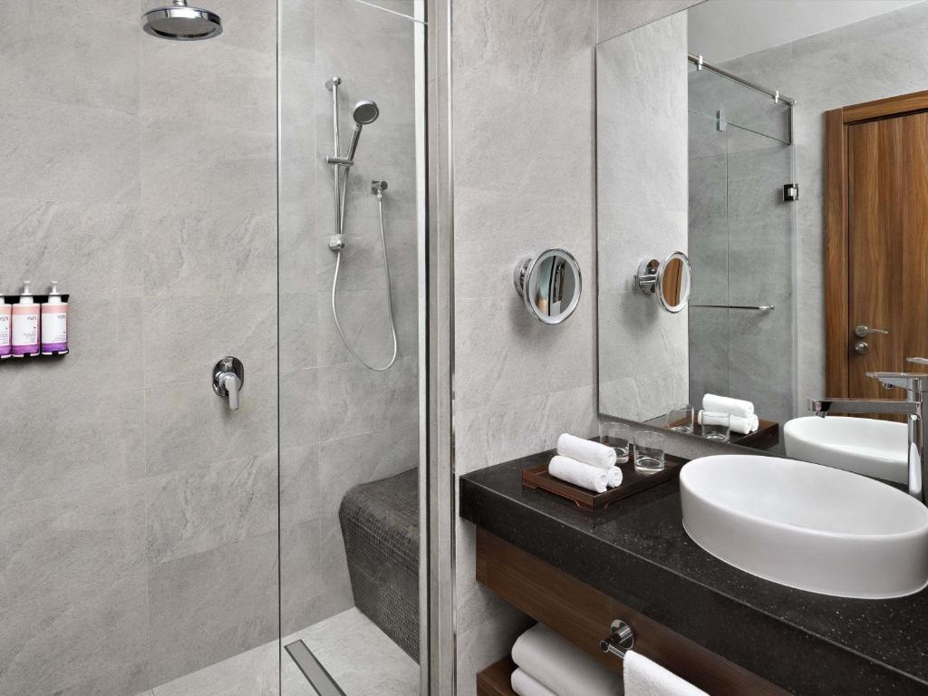 Deluxe Twin Room - Image 9