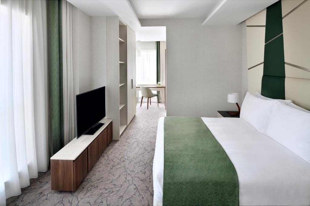 Family Connecting Three-Bedroom Apartment - Image 1