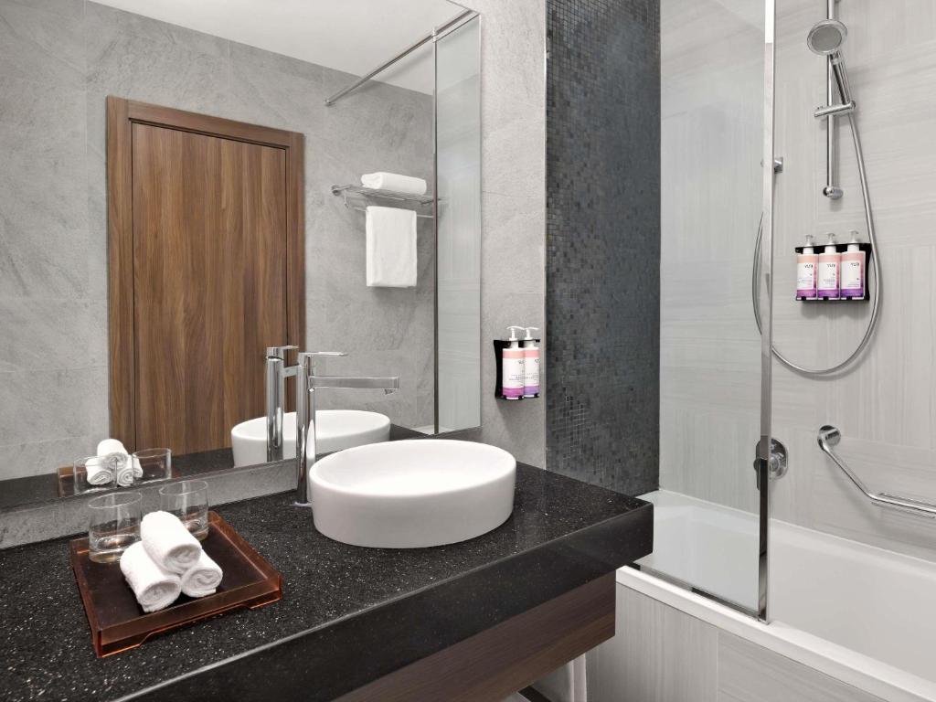 One-Bedroom Apartment - Burj Khalifa view - Image 15