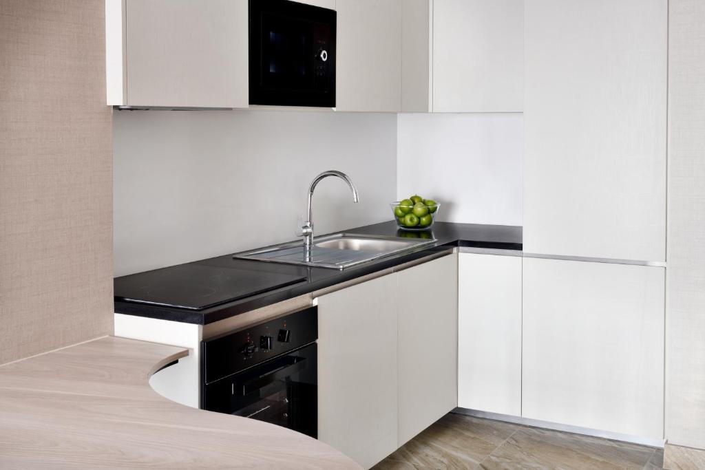 One-Bedroom Apartment - Burj Khalifa view - Image 2