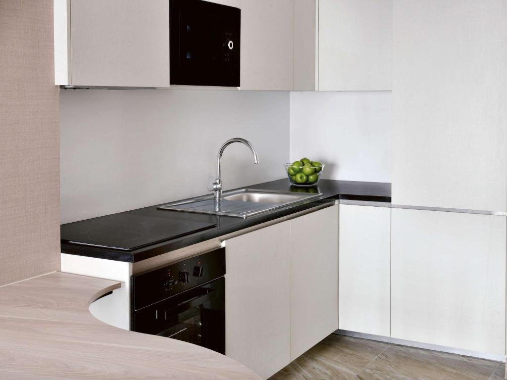 One-Bedroom Apartment - Burj Khalifa view - Image 8