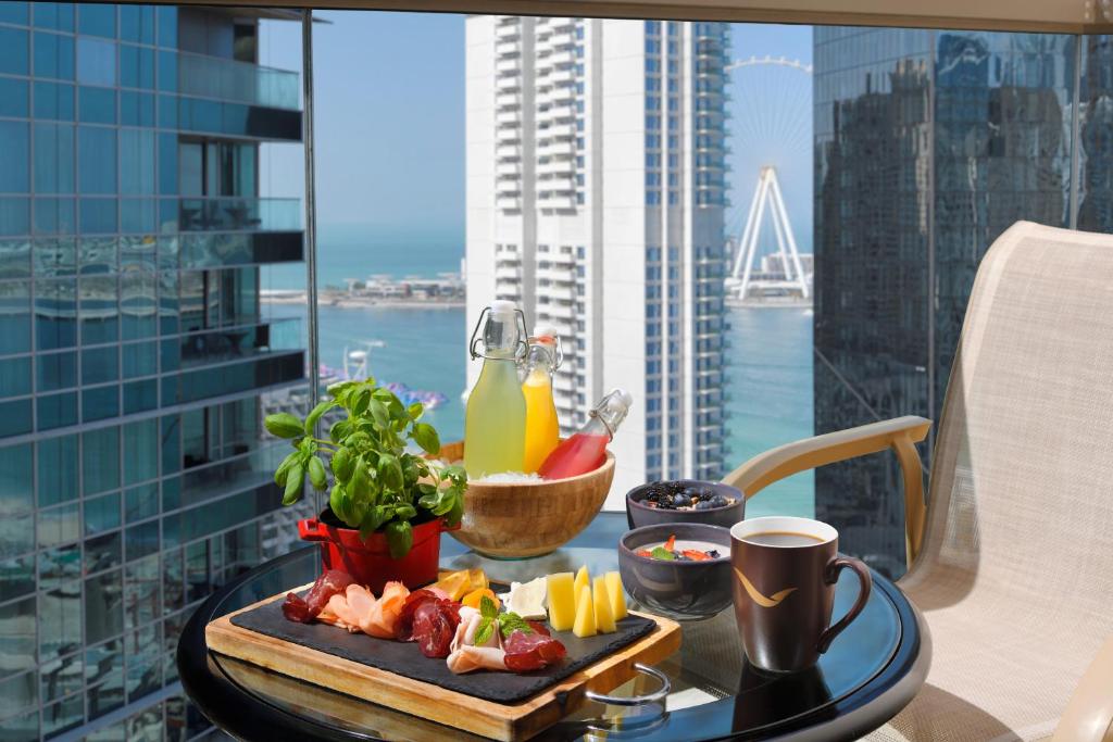 Deluxe Twin Partial Sea View with Balcony - Image 5