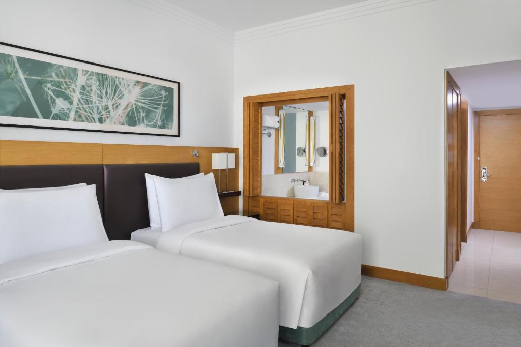 Deluxe Twin Partial Sea View with Balcony - Image 7