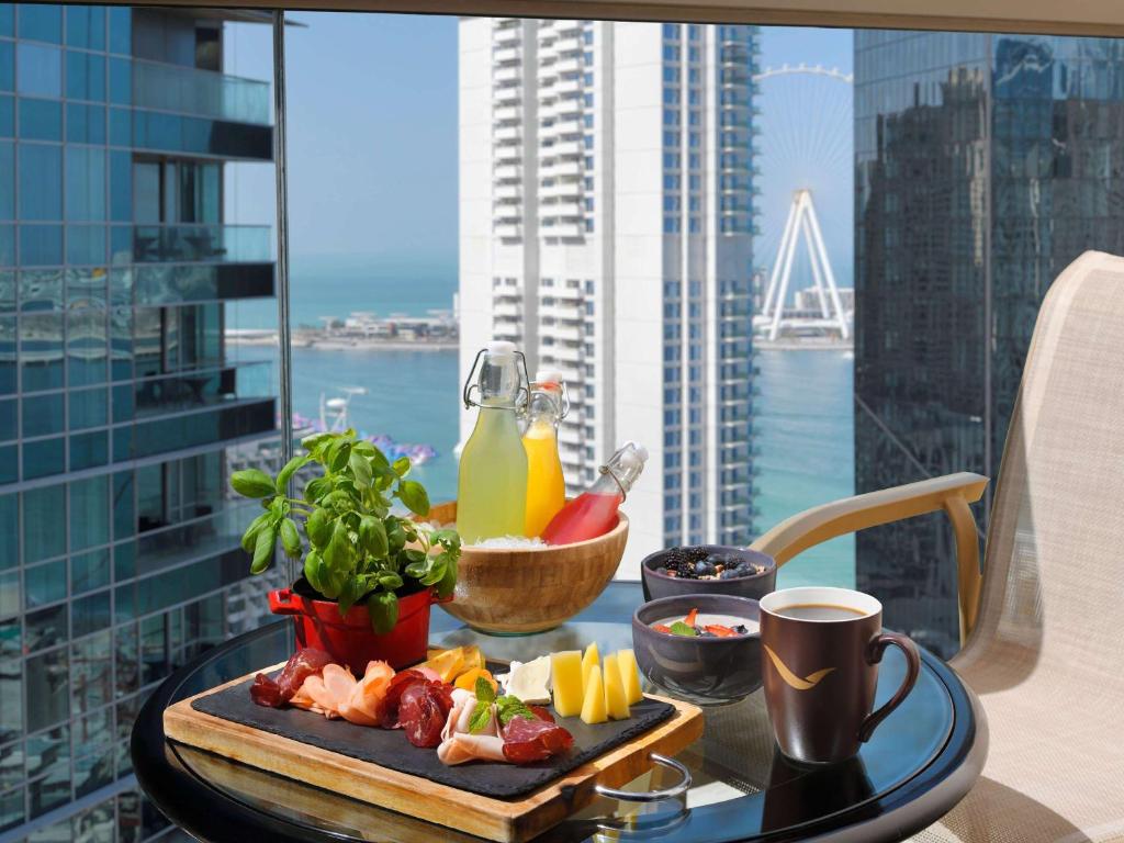 Executive King Partial Sea View with Balcony - Image 3