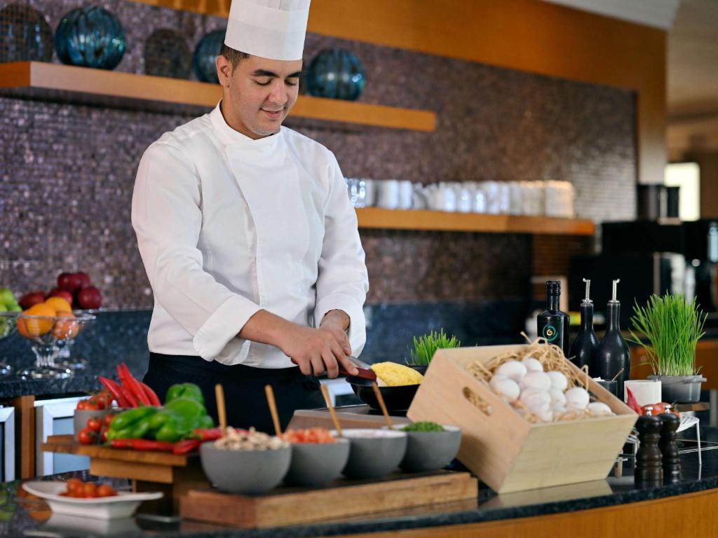 Executive King with Balcony - Image 7