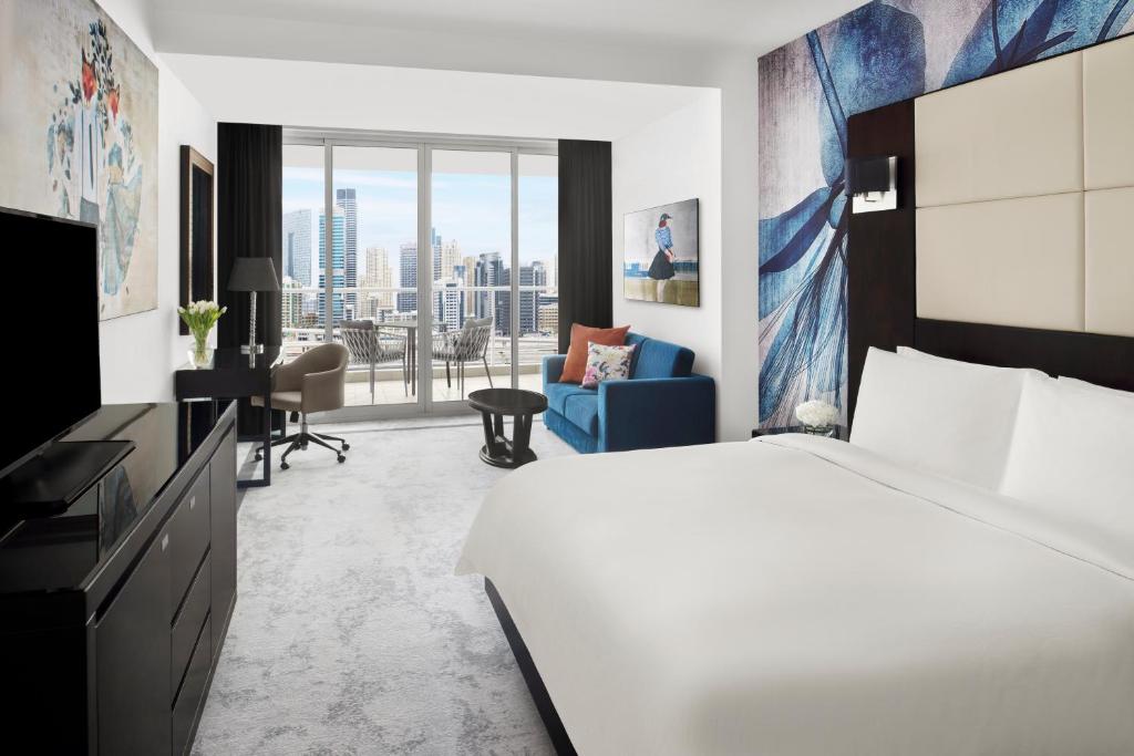 Junior Suite with Lake View and Balcony - Image 1