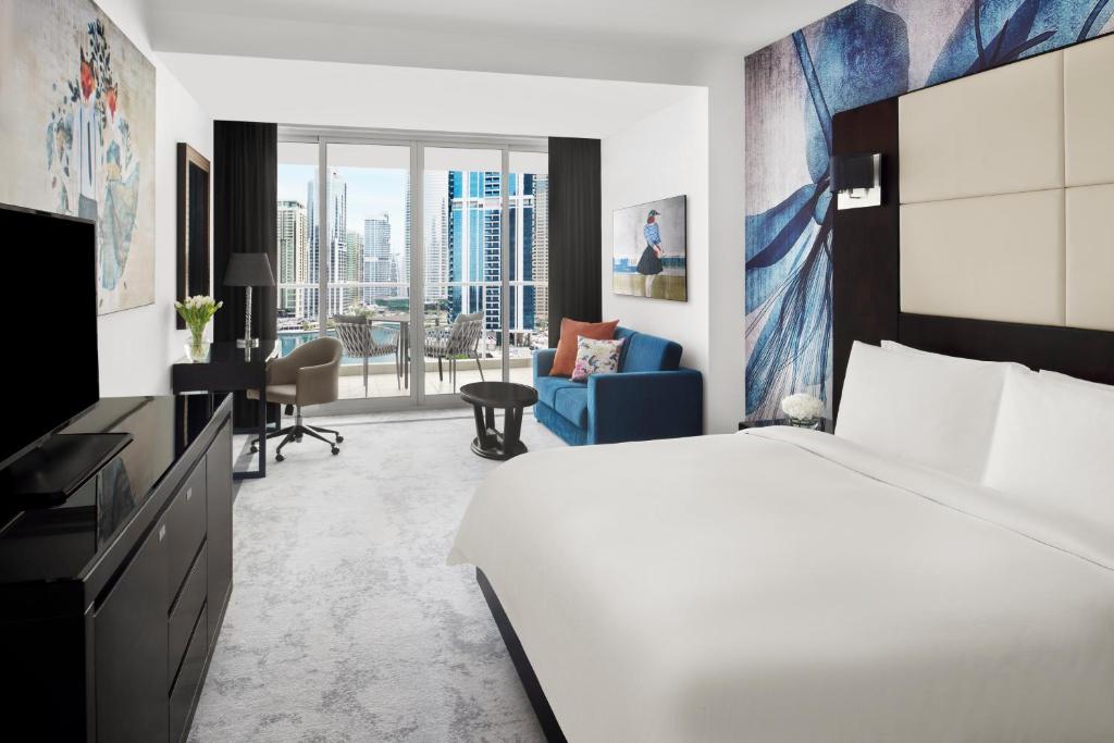 Junior Suite with Lake View and Balcony - Image 6