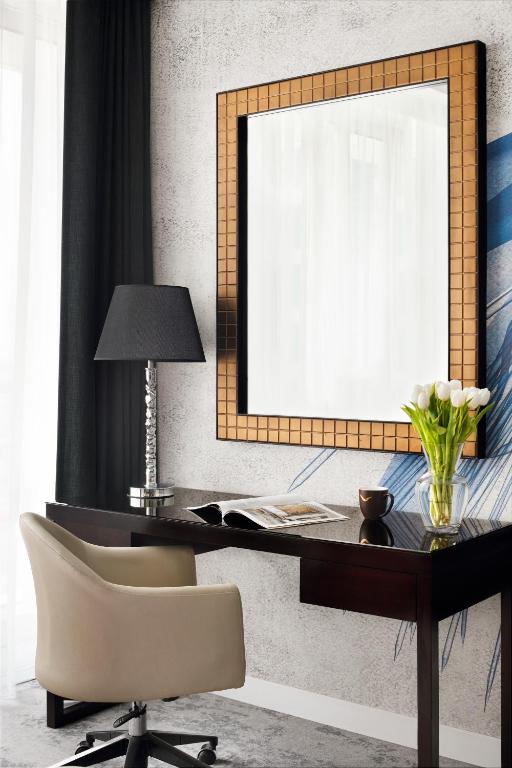 Superior King Room - Image 2