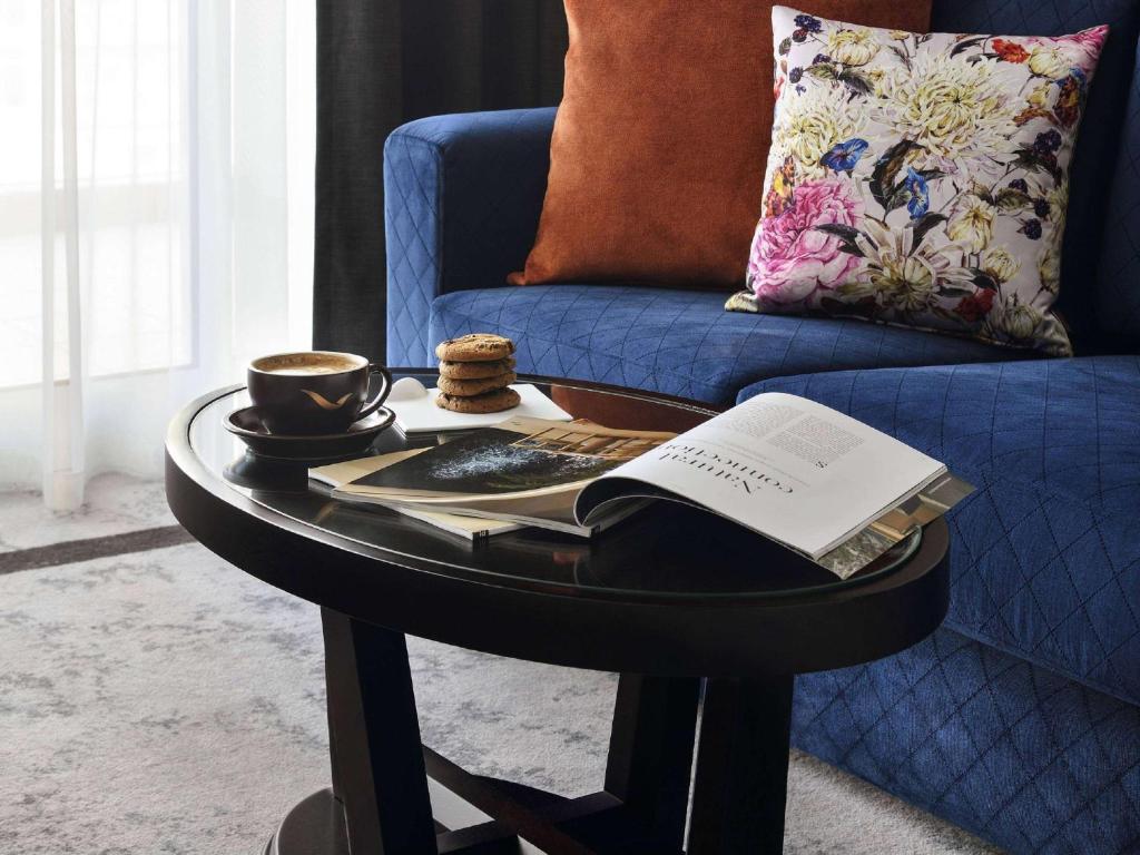 Superior King Room - Image 8