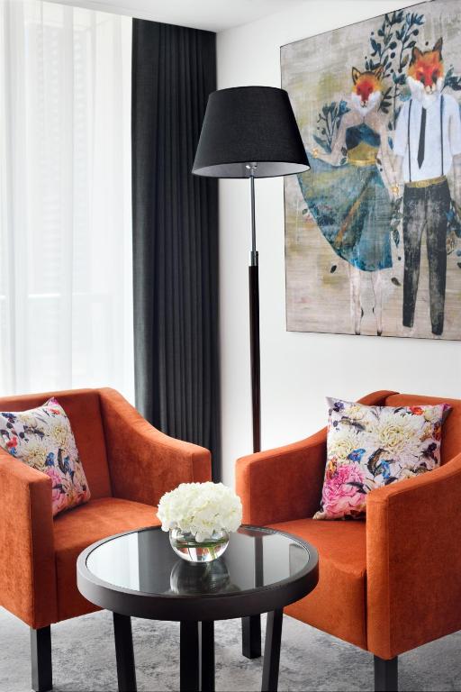 Superior Twin Room with Lake View - Image 2