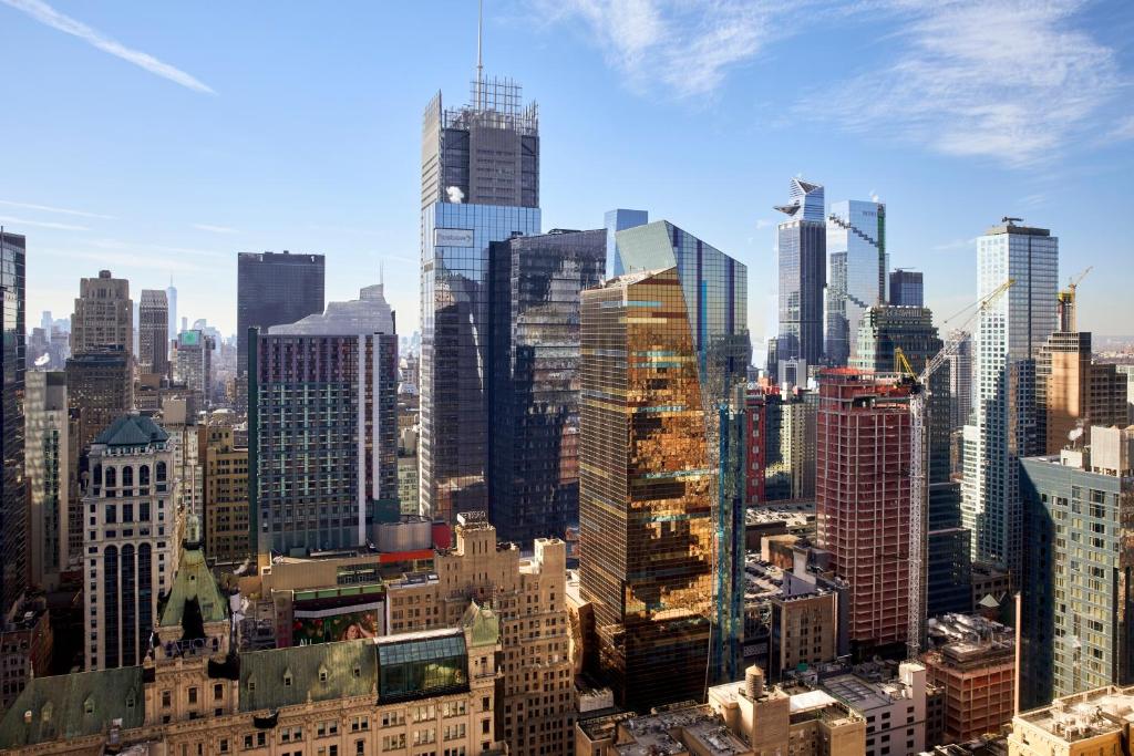 Deluxe Double Room with Two Double Beds - Hearing Accessible - Image 4