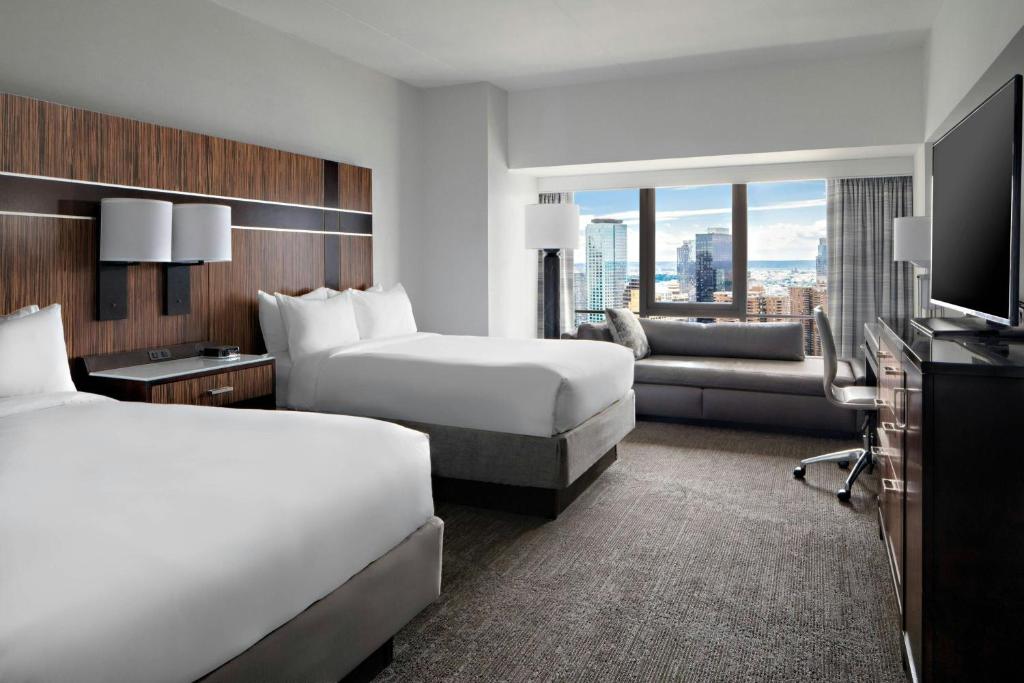 One-Bedroom Deluxe Suite with Two Double Beds and Sofa Bed - Club Lounge Access - Image 5