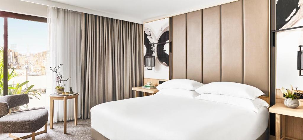 Deluxe Double Room with Balcony - Image 1