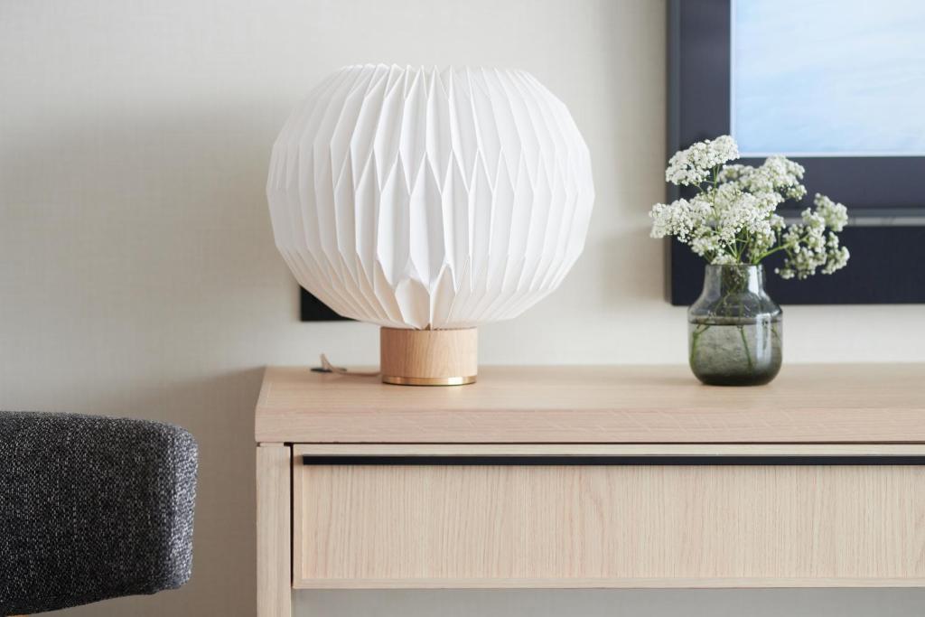 Family Deluxe Balcony Room - Image 4