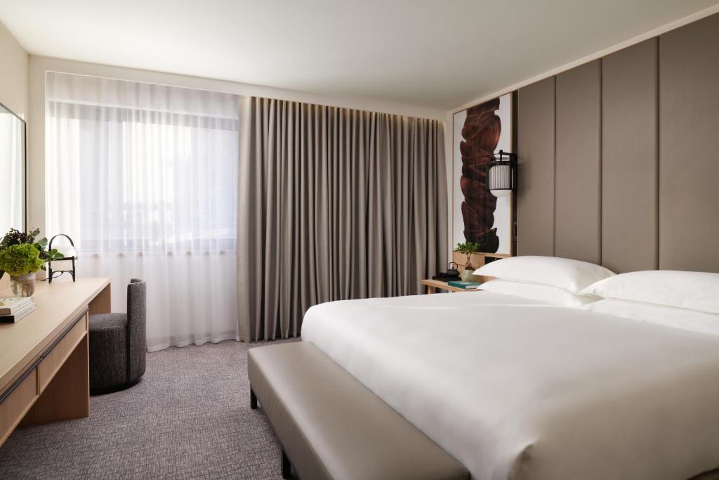 One-Bedroom Suite - Image 9