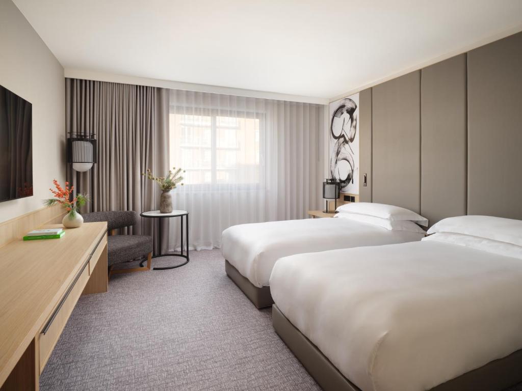 Superior Twin Room - Image 2