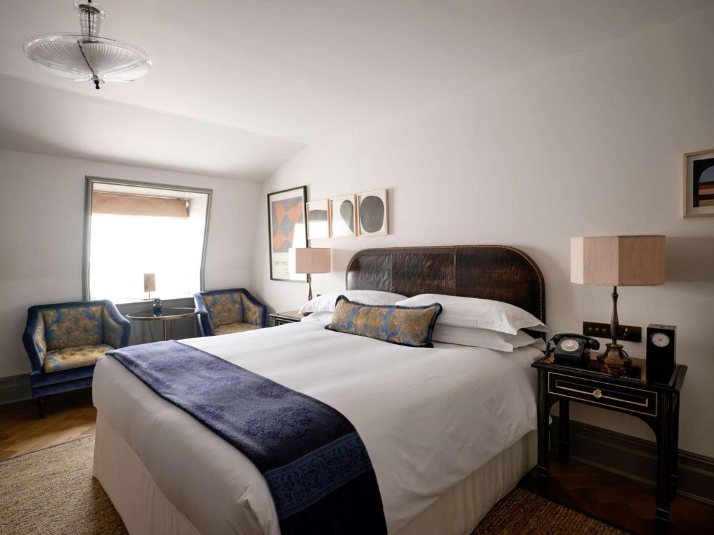 Grande Room - Image 1