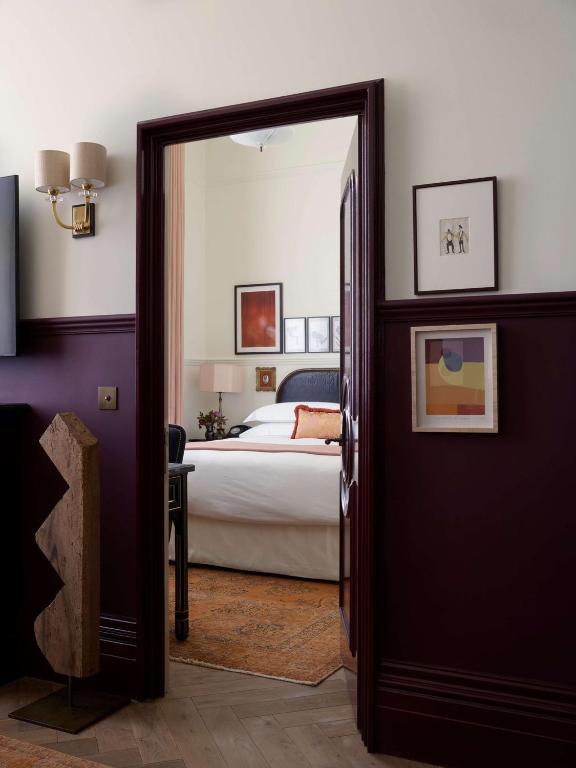 Parlour Suite - Image 6