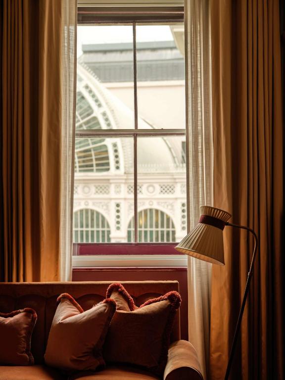 Royal Opera Suite - Image 14