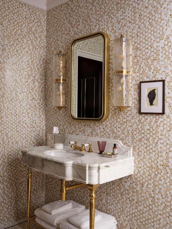 Royal Opera Suite - Image 18