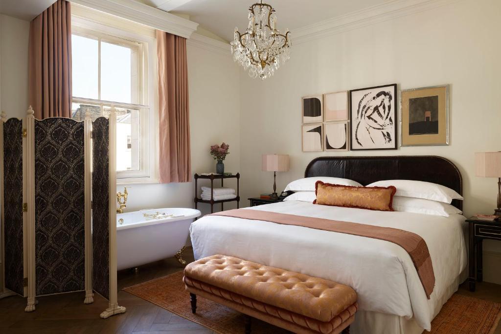 Royal Opera Suite - Image 2