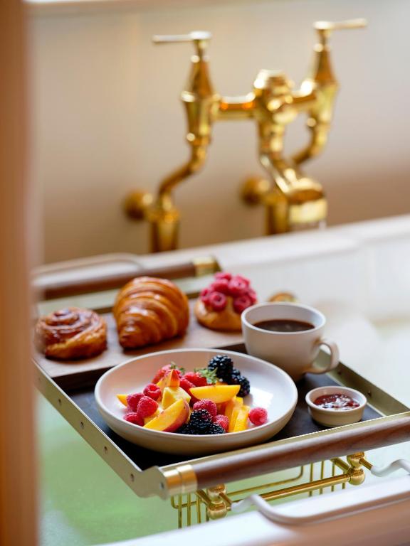 Royal Opera Suite - Image 4