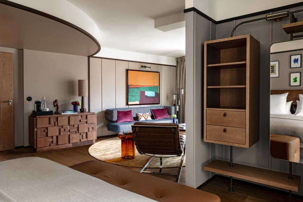 Corner Junior Suite - Image 2