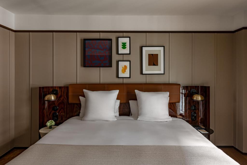 Deluxe Room - Image 1