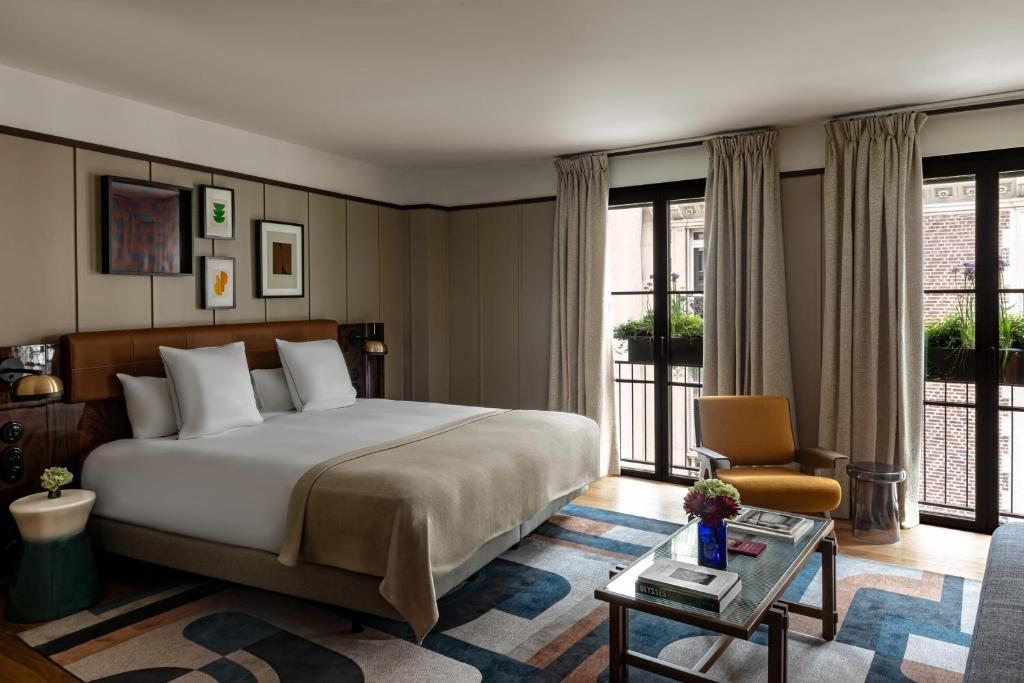 Deluxe Room - Image 3