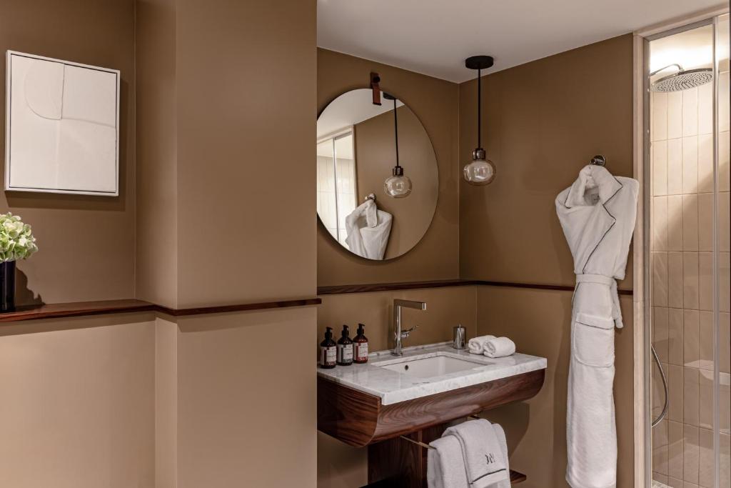 Deluxe Room - Image 4